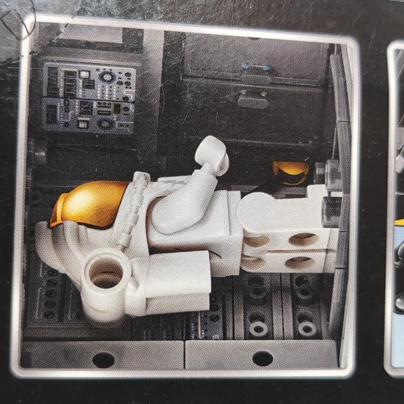 Lego,Creator 10266,NASA Apollo 11 Lunar Lander,New In Box. - Picture 4 of 9